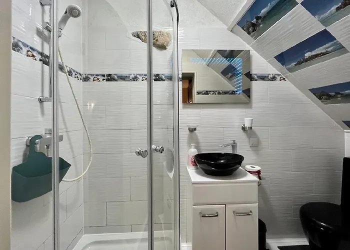 Majowa * Еленя-Гура